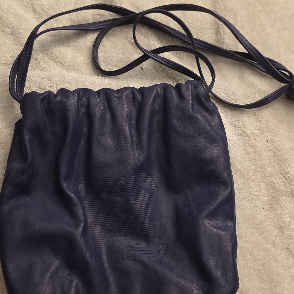 Elegant Navy Leather Shoulder Bag